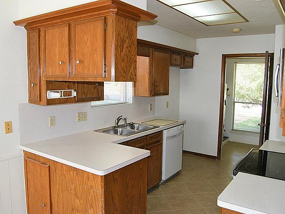 5th image of 2535 Willow Dr