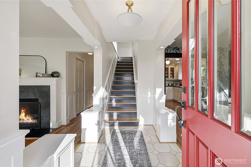 3rd image of 2536 31st Avenue W