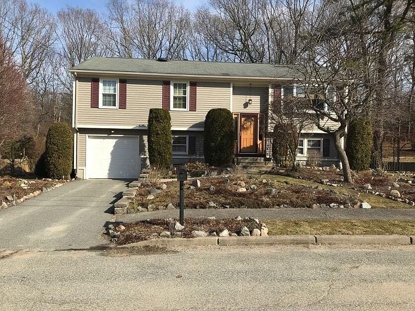 1st image of 17 Chaple Dr