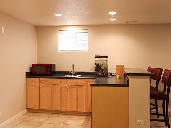 Apartment Mini-Kitchen