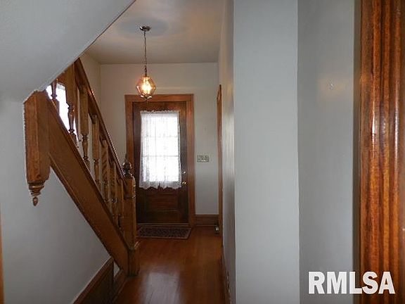 4th image of 960 N Cherry St
