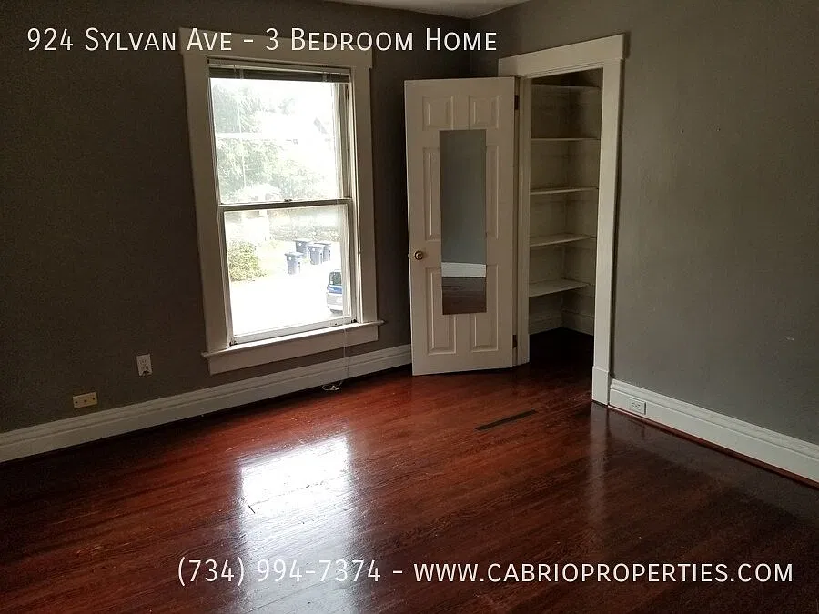 924 Sylvan Ave. — Photo 2