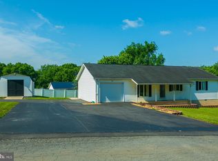 90 Koncer Dr, Martinsburg, WV 25404