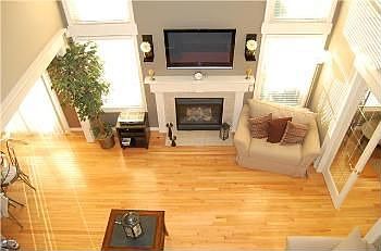 5th image of 521 E Castlebury Cir