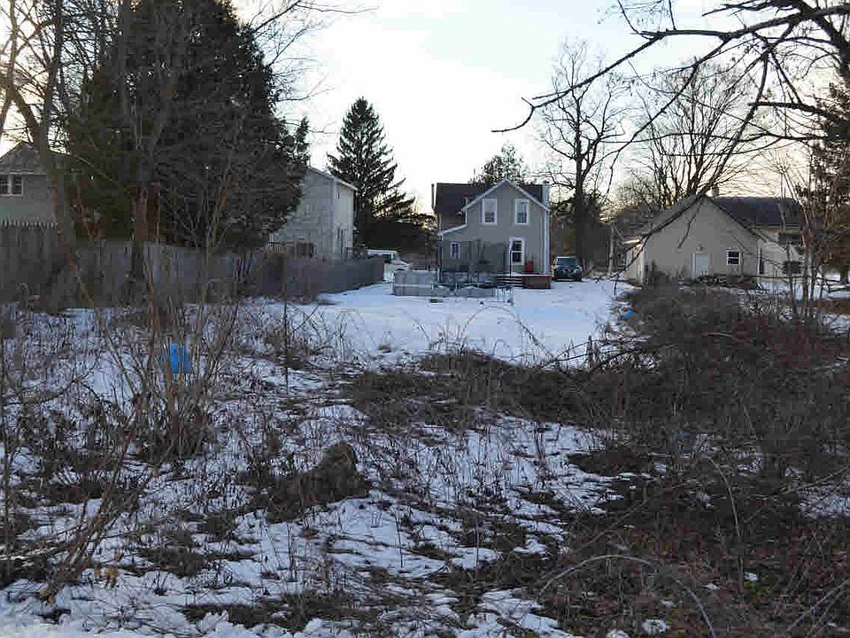 2nd image of 76 Peck Ave