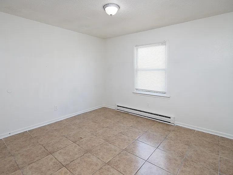 2718 Crescent Ln #E — Photo 13