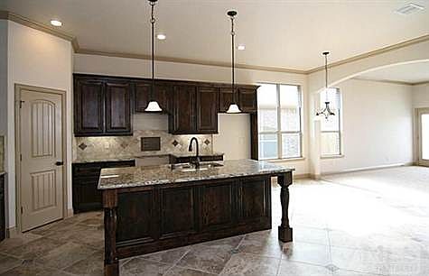 4th image of 1710 Crescent Oak St