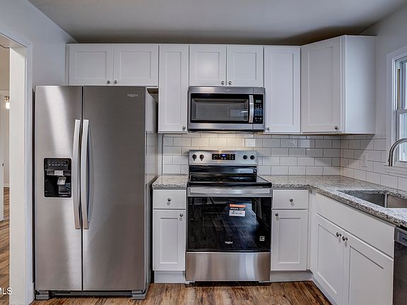 5th image of 932 E Mountainview Rd