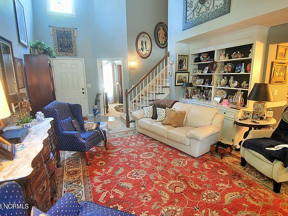 3rd image of 303 Nantucket Court