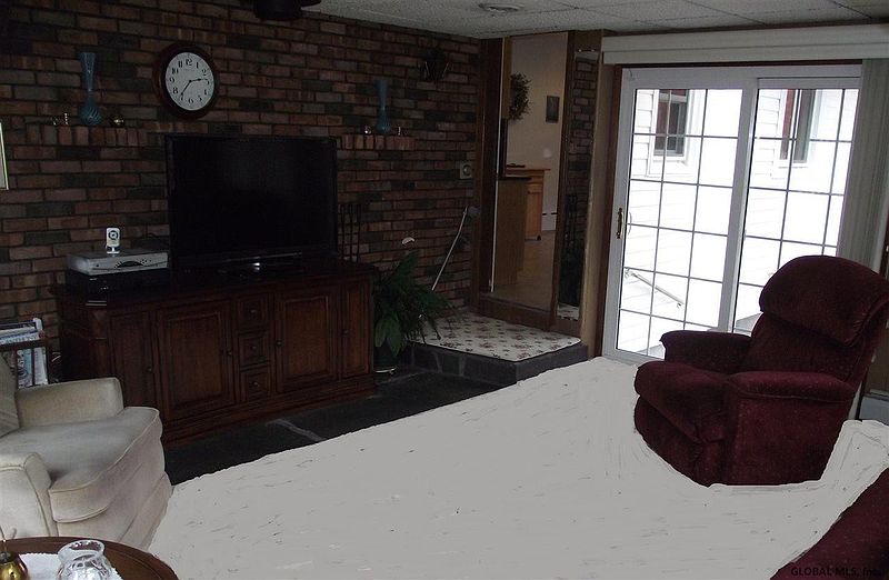 4th image of 12 PAULINE Court
