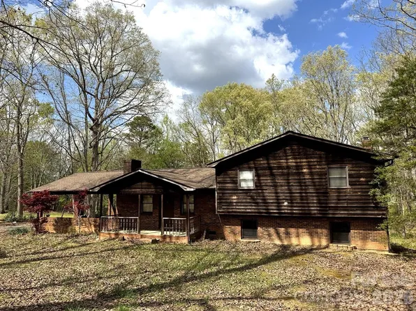 3968 Dover St, Claremont, NC 28610