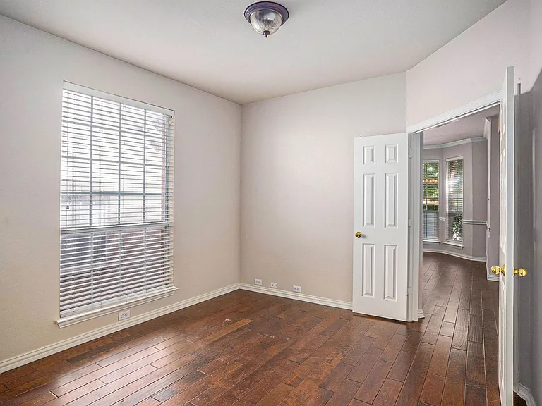 4213 Sharondale Dr — Photo 5