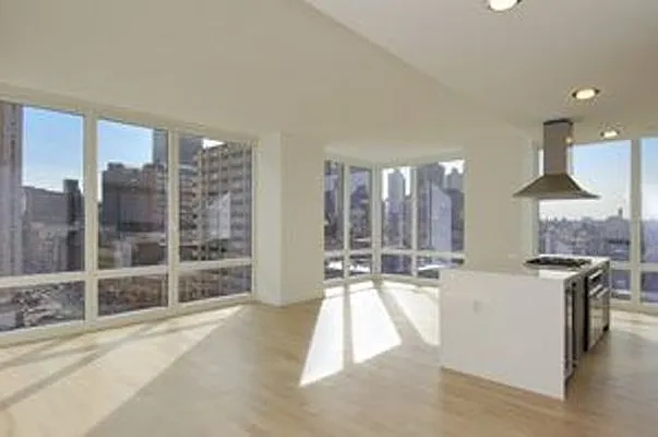 Rented by Town Residential | media 9