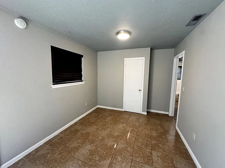 1700 N Janeway Ave — Photo 6