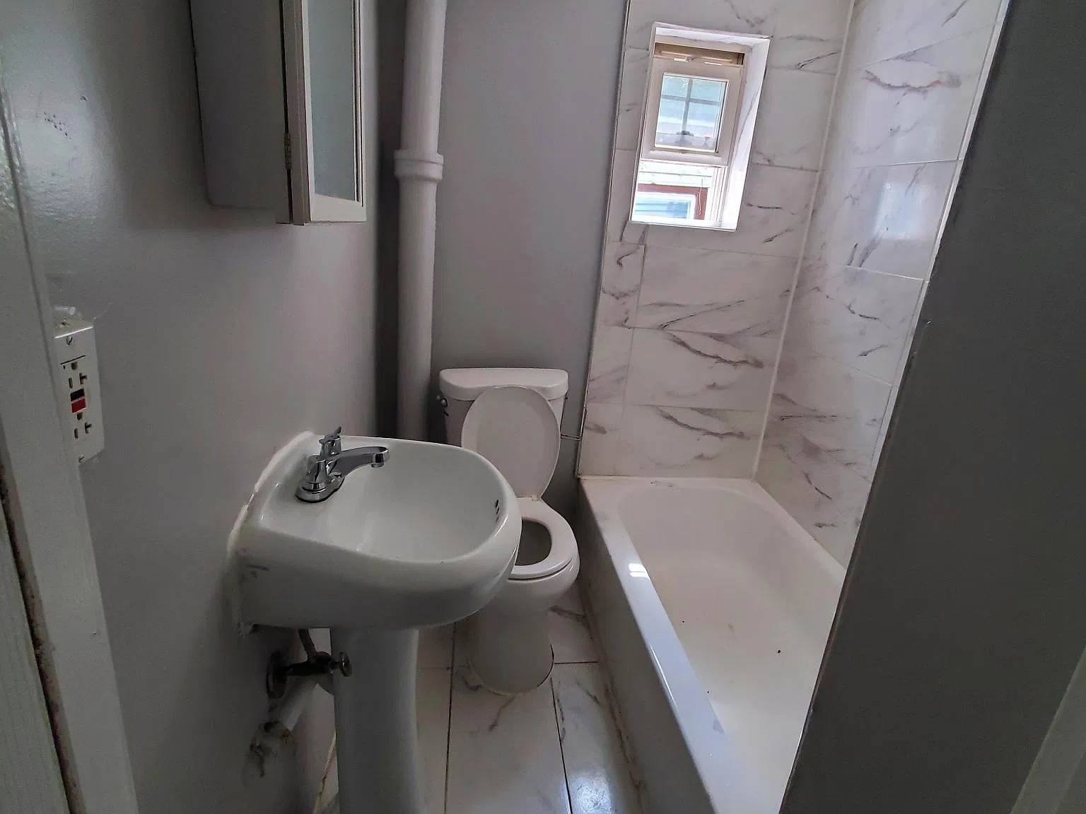 3 bed, 1092 sqft, $1,900 — Photo 2