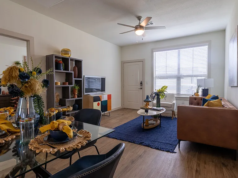 Home at Waller — Photo 8