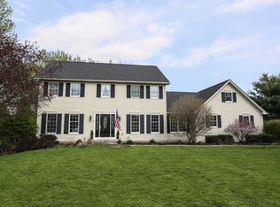 22 Stonefield Pl, Honeoye Falls, NY 14472