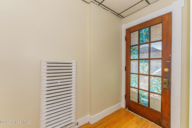 4th image of 82 Winthrop Avenue