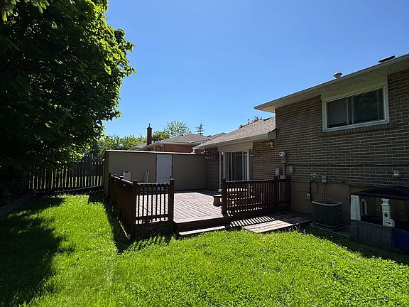 4th image of 33 Flowertown Ave