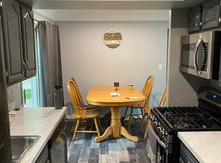 698 Pendley Rd, Willowick, OH 44095