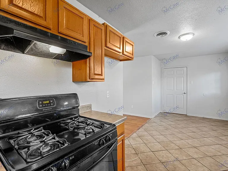 3204 Caribbean Dr — Photo 7