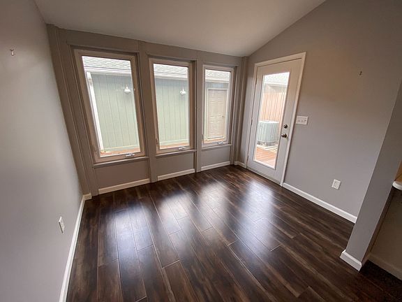 5th image of 447 Delancey Ct
