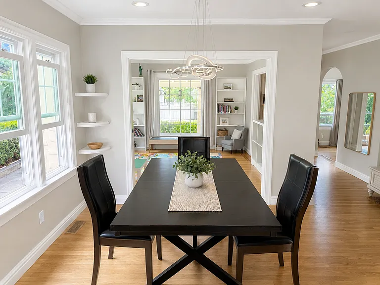 2217 Adeline Dr — Photo 6