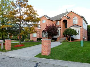 1717 Janet Dr, West Bloomfield, MI
