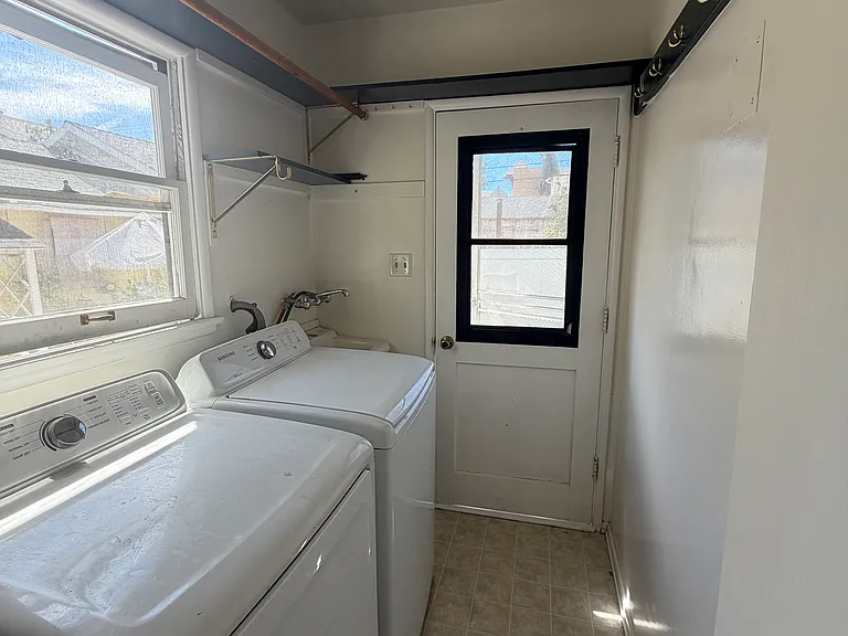 563 E Angeleno Ave — Photo 10
