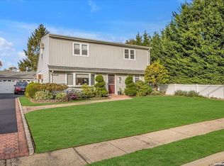 7 Edgewood Dr, Syosset, NY 11791