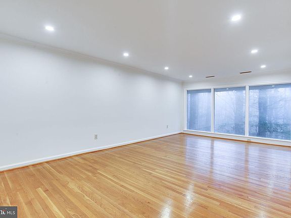 4th image of 1013 Gelston Cir