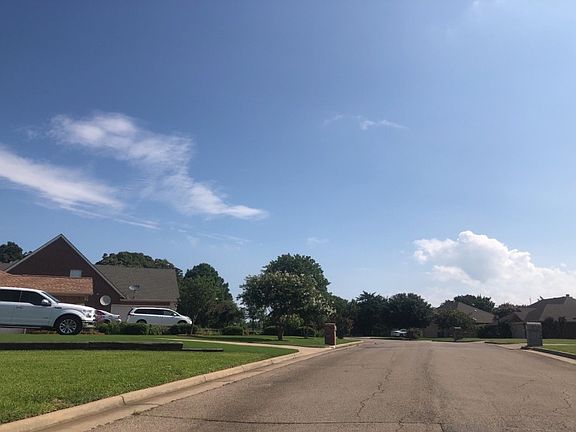5th image of 708 John Thomas Dr