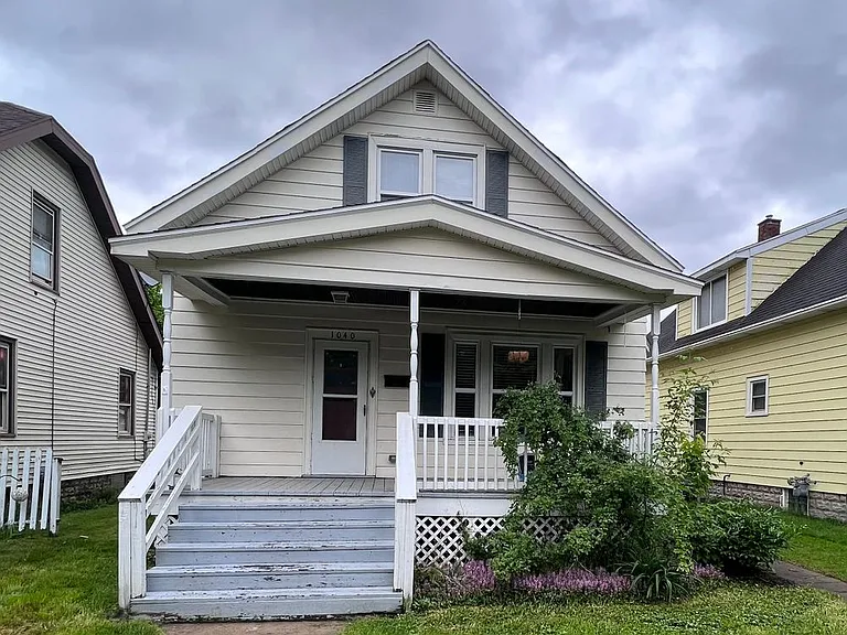 1040 Powers Ave NW — Photo 3