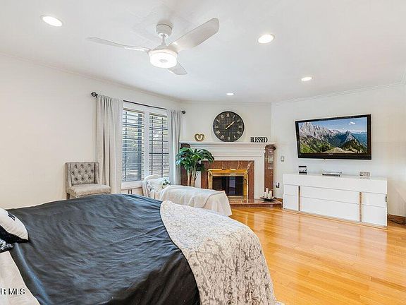 3rd image of 18102 Burbank Blvd Unit 29
