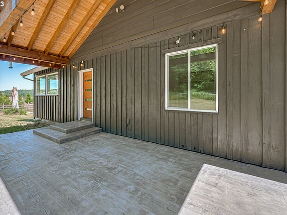 5th image of 32510 NE Clearwater Dr