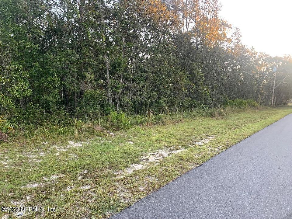 2nd image of 120 LYNNE Drive