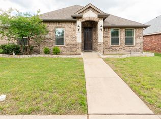 210 Cool Meadows Ln, Red Oak, TX 75154