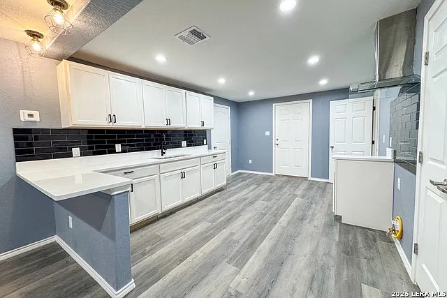 4 bed, 2.0 bath, 1200 sqft, $1,800 — Photo 2