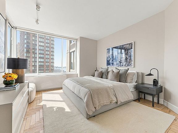 3rd image of 200 Riverside Blvd APT 25E