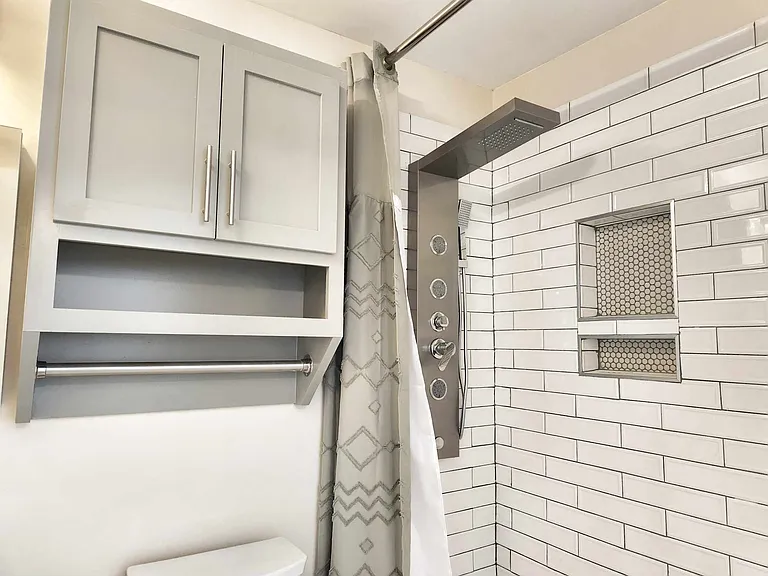 2529 E Admiral Pl #A — Photo 16