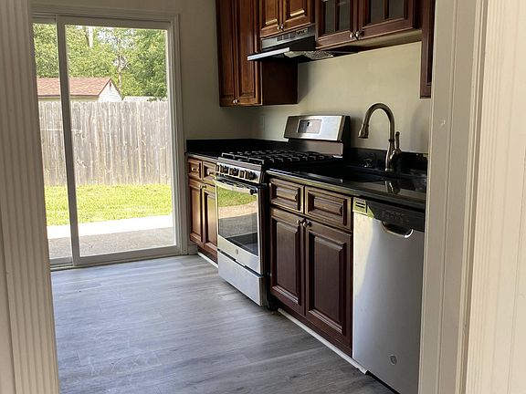 5th image of 13320 Bessels Blvd