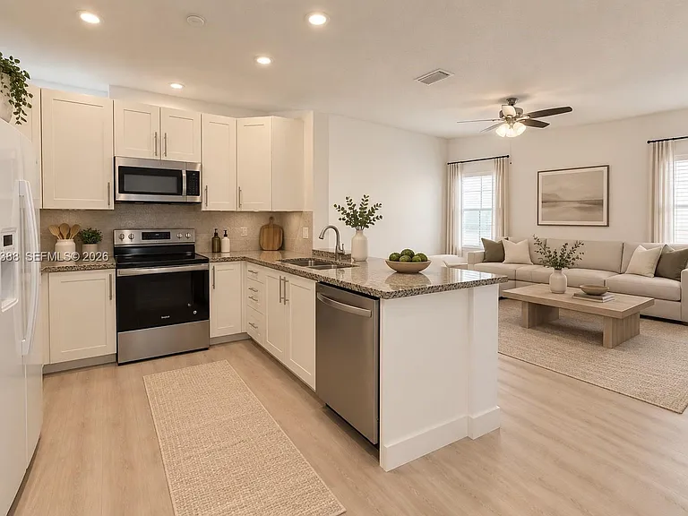 837 Tanglewood Cir — Photo 3
