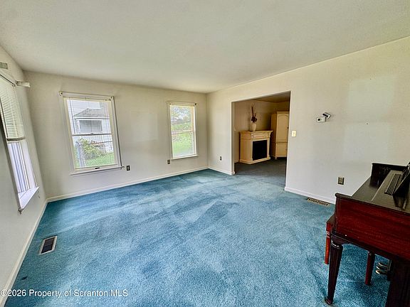 5th image of 618 Hill St