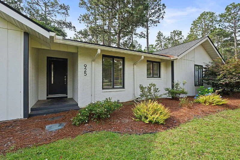 3 bed, 2.0 bath, 1609 sqft, $2,500 — Photo 3