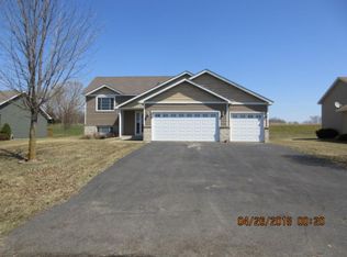 228 Verbena Dr, Watertown, MN 55388