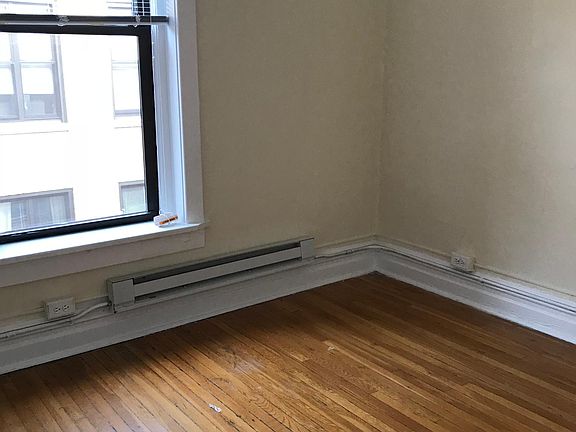3rd image of 429 W Belden Ave #19