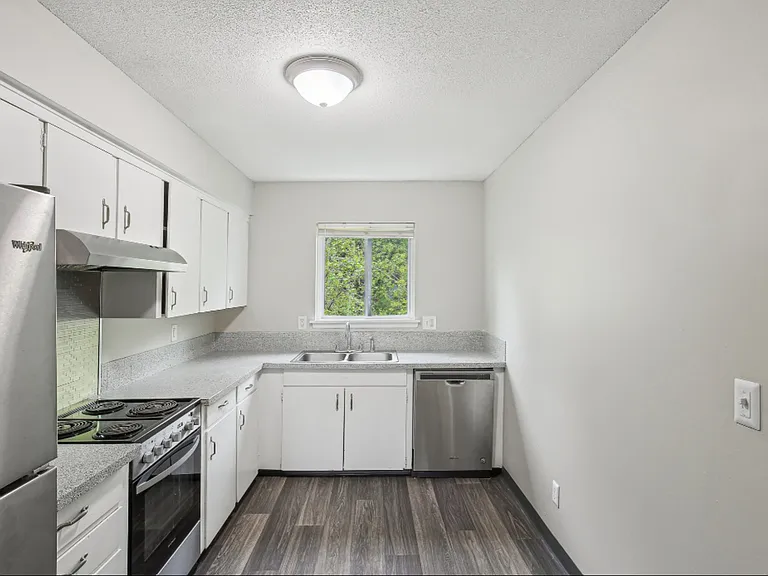 Broadway Ridge Apartments — Photo 4