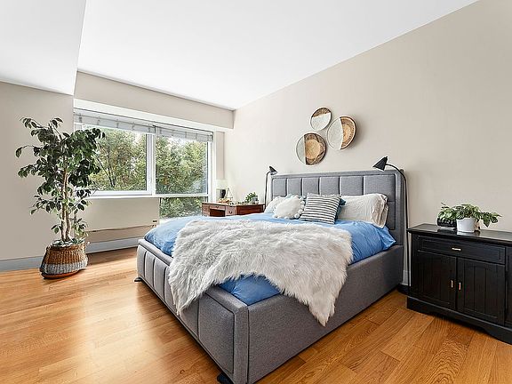 5th image of 440 Kent Ave APT 4E