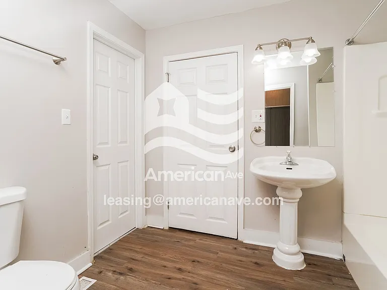 1033615_011_wm_-_main_bathroom_13299214.jpg