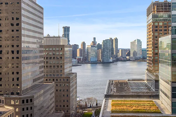 Rented by Compass | media 50